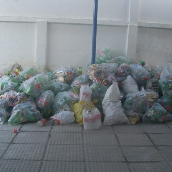 Material arrecadado na Escola Municipal Arraial Novo do Bom Jesus