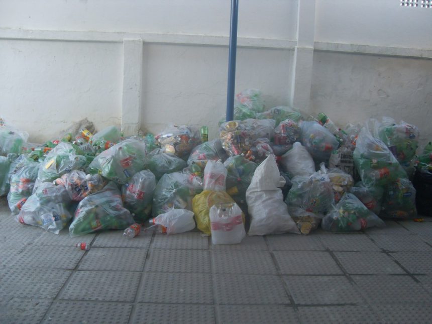 Material arrecadado na Escola Municipal Arraial Novo do Bom Jesus