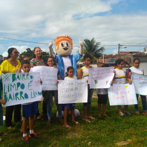 WhatsApp Image 2018-06-05 at 13.43.41 Agentes de Educação e de Saúde participam de ação e mutirão de limpeza com o apoio do Limpa Brasil, da Coelba e do Vale Luz