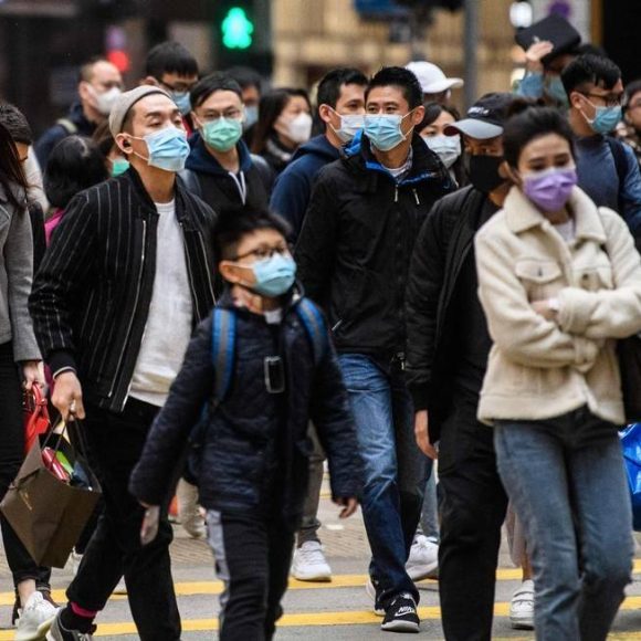 Máscaras, luvas e lenços não devem ser descartados em lixo reciclável para evitar contaminação de catadores