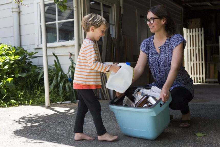 gettyimages-1008101320 Educação Ambiental: 5 planos de aula para trabalhar reciclagem e reaproveitamento em casa