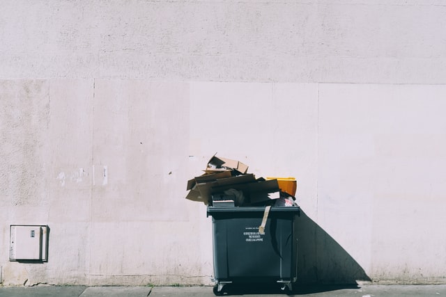 jilbert-ebrahimi-b0p818k8Ok8-unsplash (1) Não jogue fora! Veja como reaproveitar materiais que iriam para o lixo
