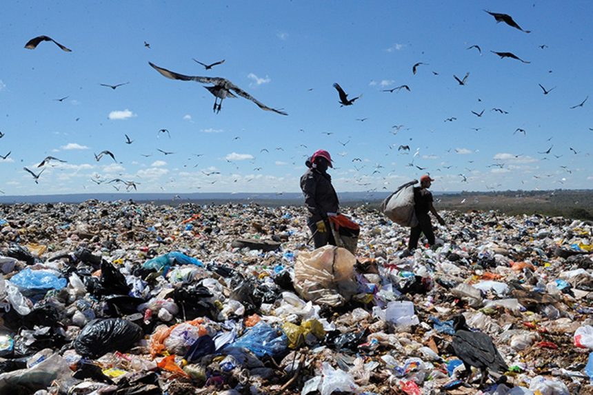Lixão-da-Estrutural-Foto-EDILSON-RODRIGUES-AGÊNCIA-SENADO Metade das cidades brasileiras ainda despejam lixo a céu aberto, aponta ISLU 2020